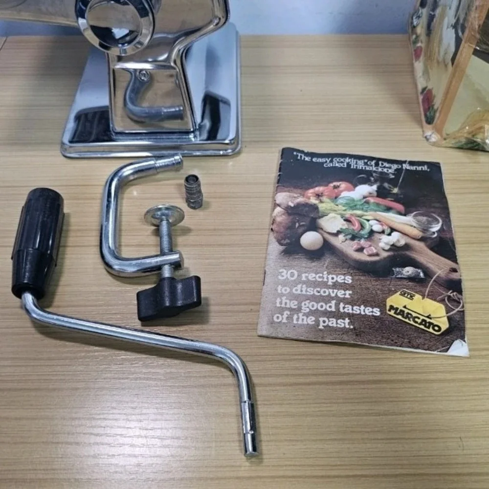 Pasta in Casa Homemade Noodle Making Machine Model 15-4150 Italy Chrome Ampia